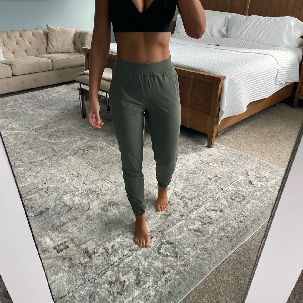 Lululemon adapted state high rise jogger in grey sage size 4